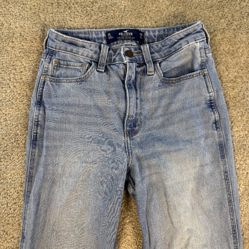 Hollister Womens Ultra High Rise Mom Jean Light Wash Distressed Size 1S F430 - Picture 2 of 16